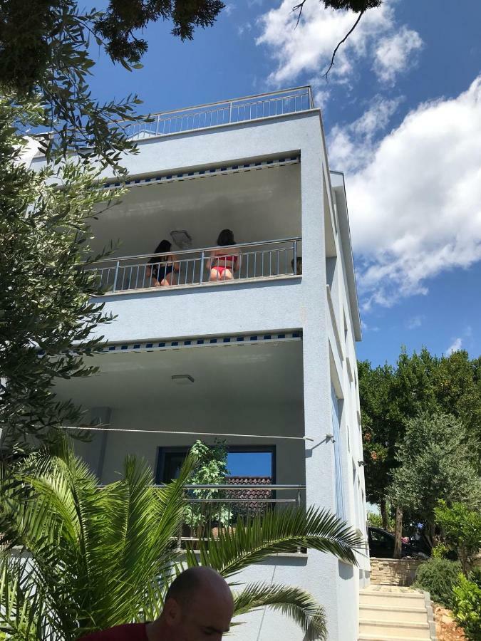 Apartment Nicole Новаля Екстериор снимка