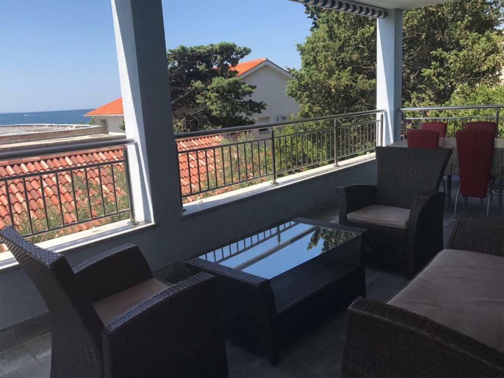 Apartment Nicole Новаля Екстериор снимка