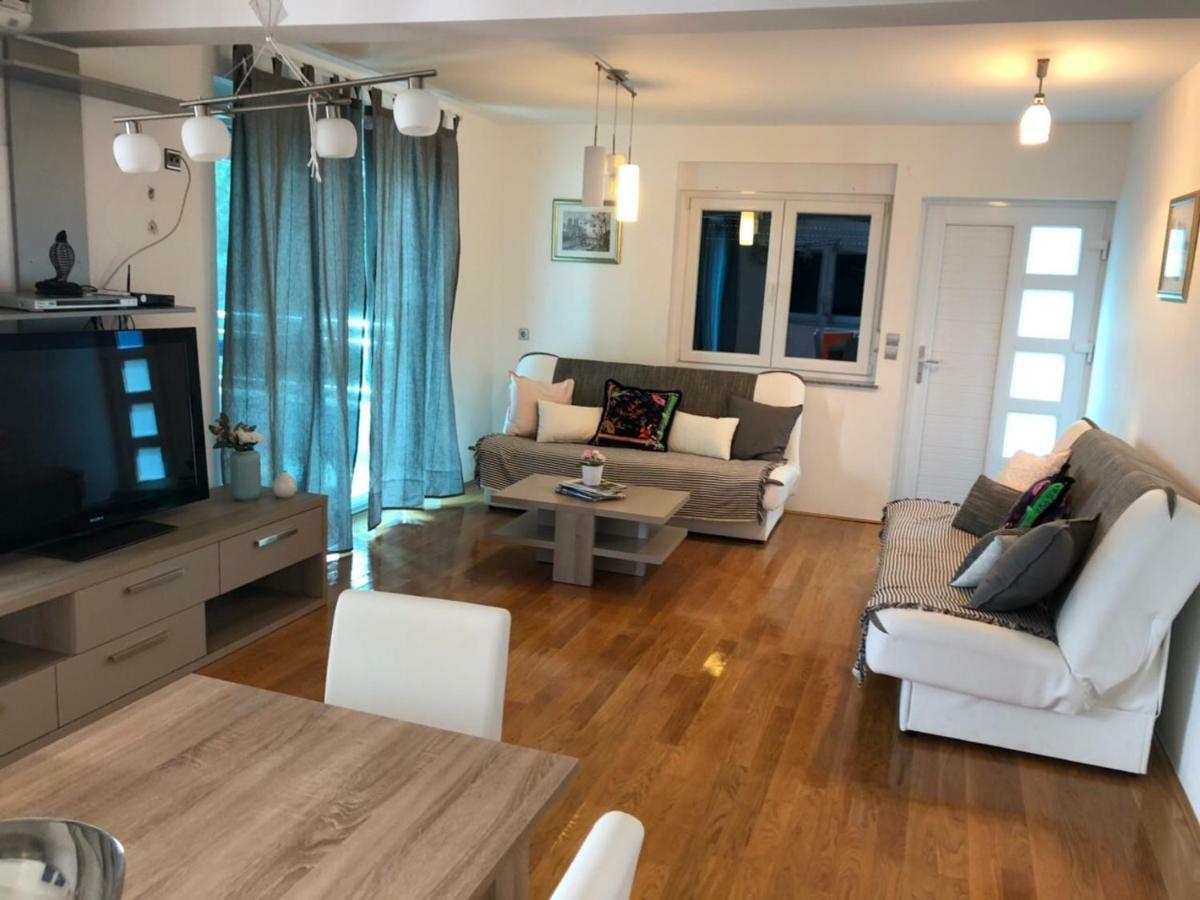 Apartment Nicole Новаля Екстериор снимка